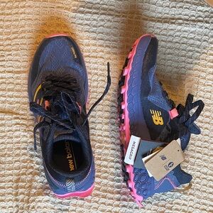 NWOB New Balance Women’s Navy and Pink Hierro Sneakers